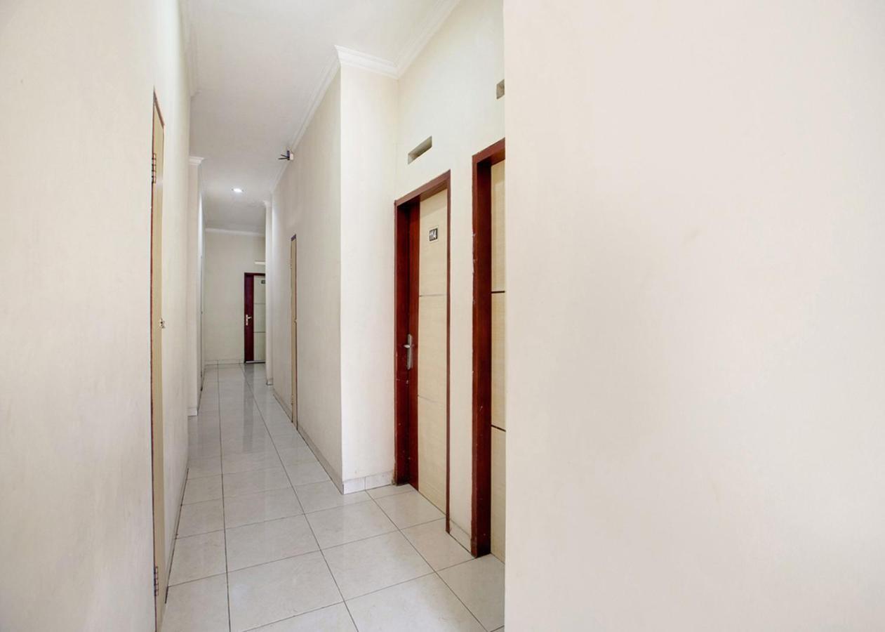 Oyo 2554 Hotel Arimbi Lama Dewi Sartika Бандунг Экстерьер фото